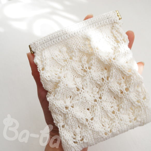 ばあば♫ 透かし編みの大きめバネがま（valkoinen kukka・B14） 7枚目の画像