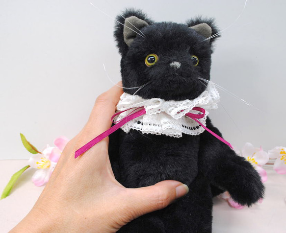 《送料無料》黒色の子猫・みどり目　レースの襟飾り22cm 4枚目の画像