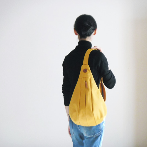 ボディバッグ「Drops」8号帆布マスタード／しずく型（ドロップ型