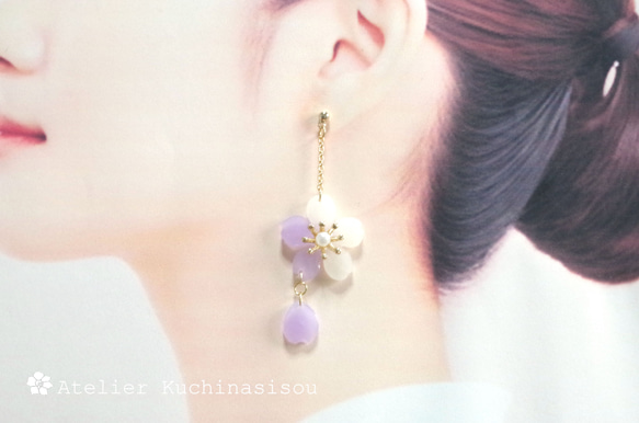 樹脂藝術櫻花不對稱耳環&lt;紫色&gt; 第6張的照片