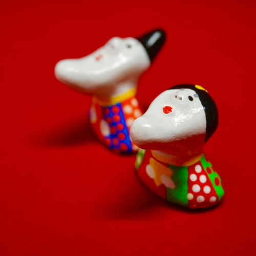 お雛さま、すみません顎をお借りします箸置き 箸・箸置き LARVAL CLAY