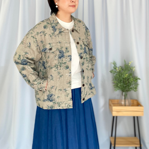 新品定価6万円タグ付き ミントブルーの薔薇柄フローラル春アウター 新品定価6万円タグ付き ミントブルーの薔薇柄フローラル春アウター