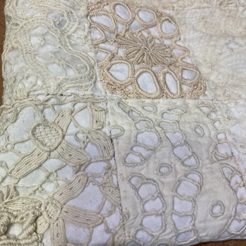 ハンドメイド✃アンティークドイツ果実薔薇柄 ホームスパンリネン格子巾着 レース付 薔薇*リボン刺繍*巾着*ポーチ*リネン*ピンク*アンティークレース