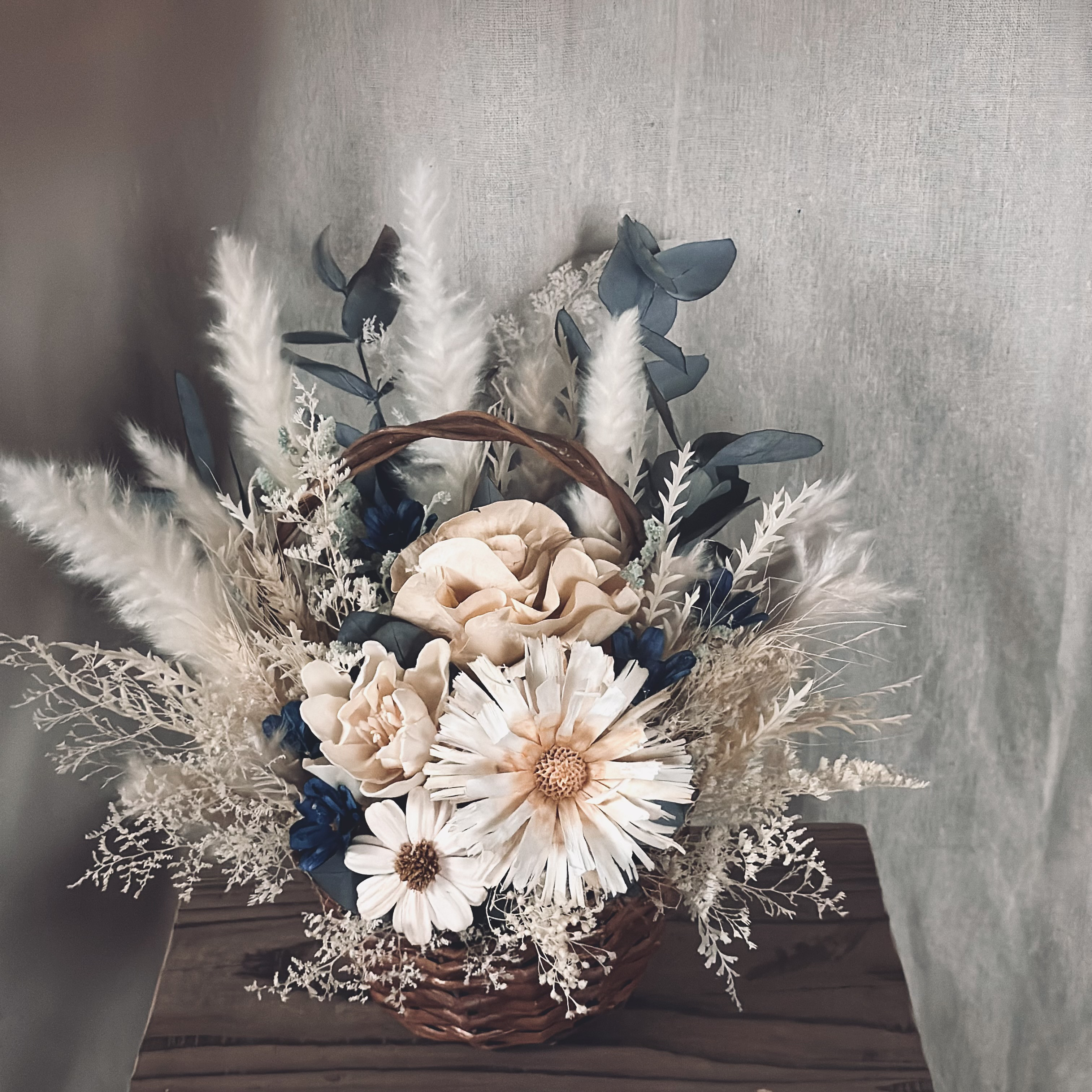 ご卒業・ご退職ギフトに【ドライフラワーかごアレンジ】