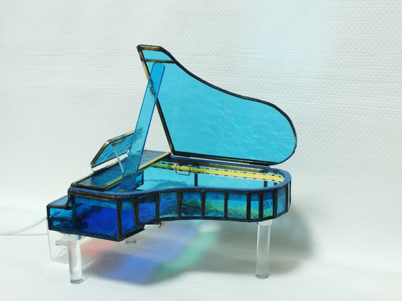 流氷色のグランドピアノ ＬＥＤが点灯する手作りピアノ 9枚目の画像