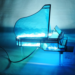 流氷色のグランドピアノ ＬＥＤが点灯する手作りピアノ 4枚目の画像