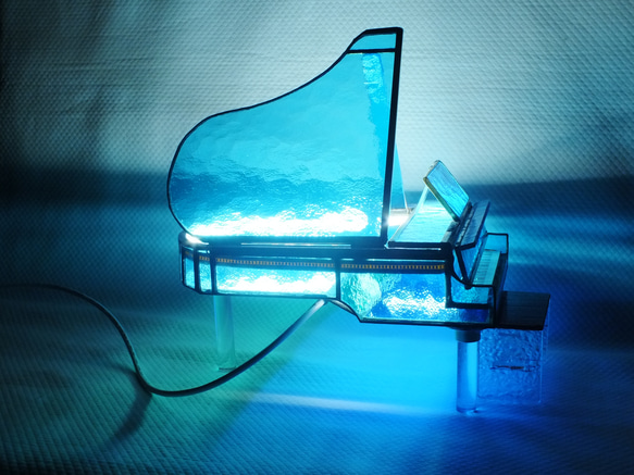 流氷色のグランドピアノ ＬＥＤが点灯する手作りピアノ 4枚目の画像