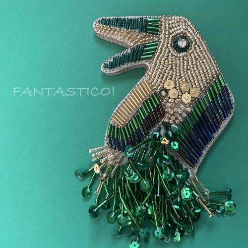 グリーンの鳥さんビーズ刺繍ブローチ❤️デリカビーズステッチ