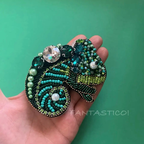 カメレオンのビーズ刺繍ブローチ❤️デリカビーズステッチ