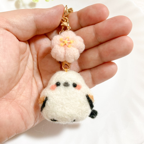 星を集めるペンギンさんとシマエナガさんのウェルカムインテリア　羊毛フェルト 今日は中秋の名月🌕 こぺんぎんたちは、デッキに お月見団子を