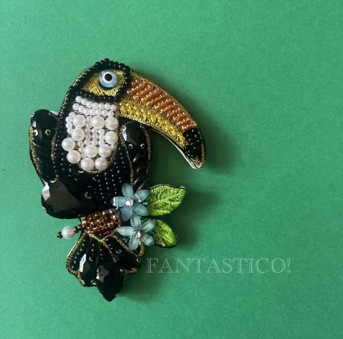 オオハシワッペンビーズ刺繍ブローチ❤️デリカビーズステッチ