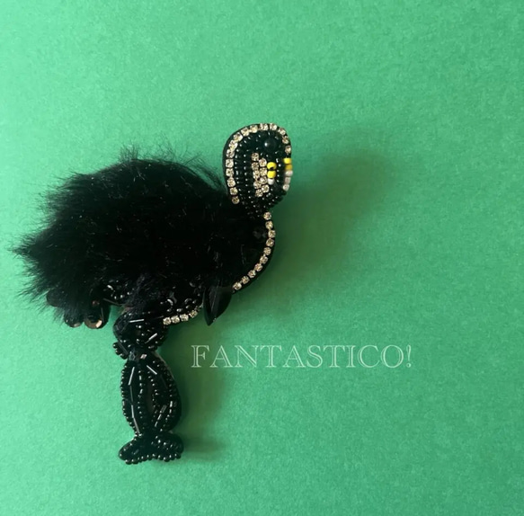 ブラックフラミンゴのビーズ刺繍ブローチ❤️デリカビーズステッチ ラインストーン プレゼントギフト 手刺繍スワロエコファー 1枚目の画像