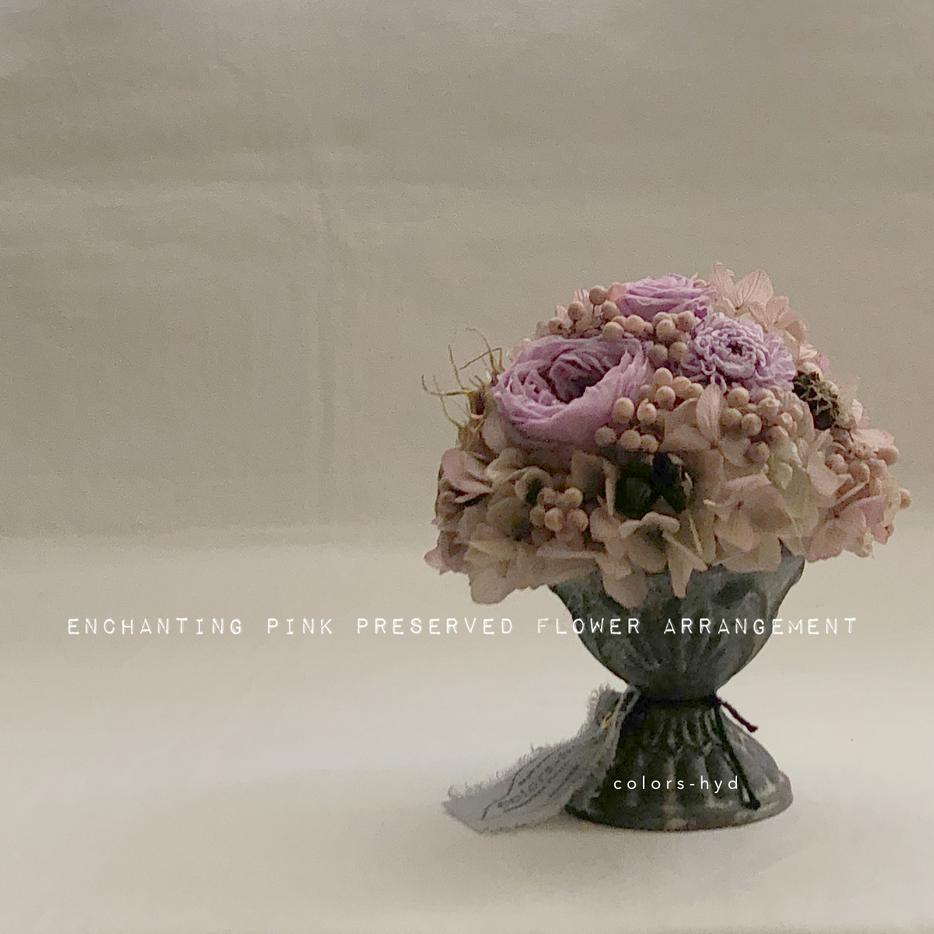 アンティーク調ブリキのコンポートにプリザープドフラワーアレンジメント=魅惑の大人ピンク色