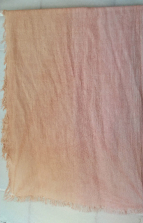山桜&美郷の栗 染め 春ピンク 桜色のオーガニックヘンプコットン ストール 6枚目の画像