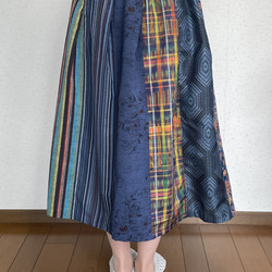 紬の着物地、6種１２枚ハギのタックギャザースカート　ゆったり楽ちん　ブルー＆ストライプ 4枚目の画像