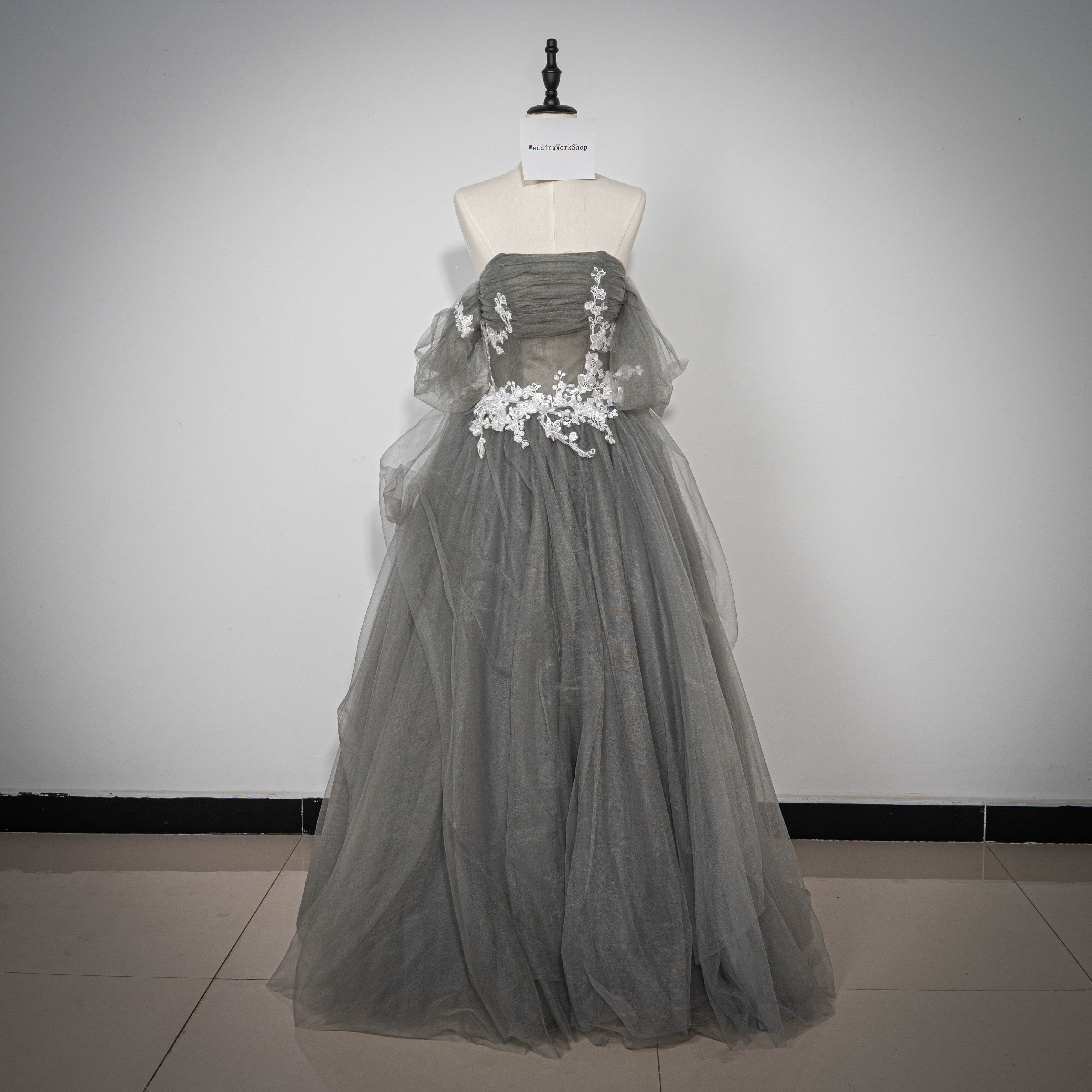 グレー  ソフトチュール ふわふわ袖： カラードレス プリンセスライン ト /演奏会/披露宴/発表会などG107