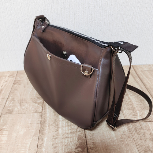 マチ広レザー（pvc）ショルダーバッグ（ダークブラウン） ショルダー