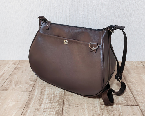 マチ広レザー（pvc）ショルダーバッグ（ダークブラウン） ショルダー