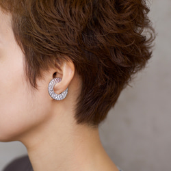 レザー イヤーカフ  ear cuff シンプルアクセサリー シルバー ゴールド イタリアンレザー  革 4枚目の画像