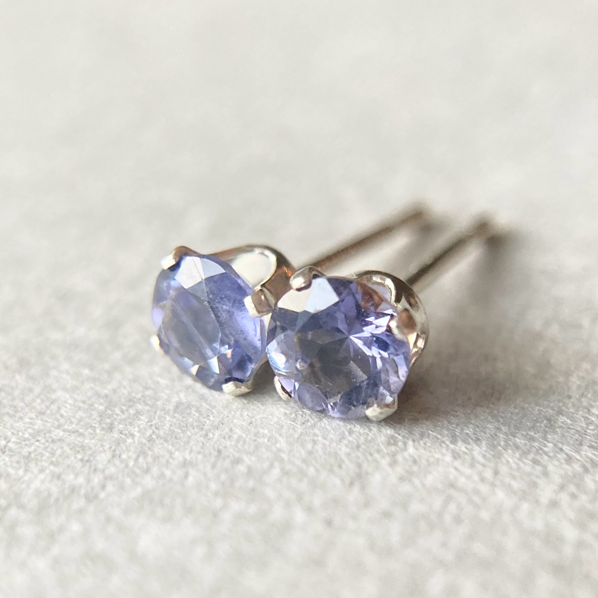 【菫青石】アイオライトのスタッドピアス【Silver 4mm】