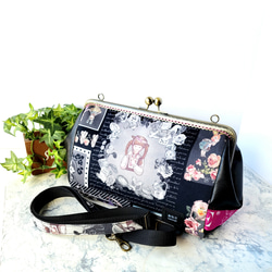 ショルダーストラップ付き・ファスナーポケットのがま口バッグ  