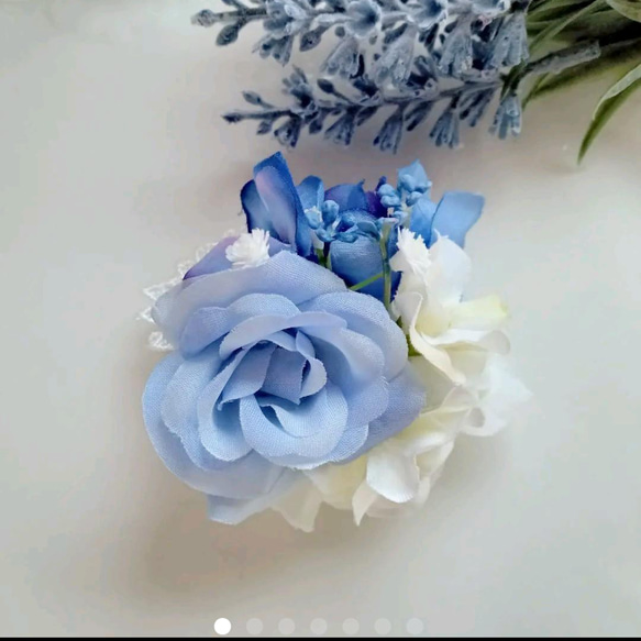 水色のバラと紫陽花のミニコサージュ 1枚目の画像