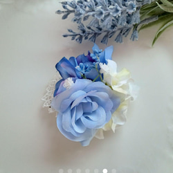 水色のバラと紫陽花のミニコサージュ 2枚目の画像