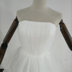 ウエディングドレス オフホワイト ベアトップ ラッフルフリル ソフトチュール 結婚式/披露宴 4枚目の画像