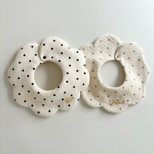 ❤︎mini heart bib❤︎ お名前刺繍*名入れ*花びらスタイ*名 ❤︎mini heart bib❤︎ お名前刺繍*名入れ*花びらスタイ*名