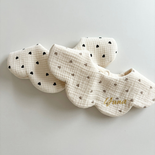 ❤︎mini heart bib❤︎ お名前刺繍＊名入れ＊花びらスタイ＊名