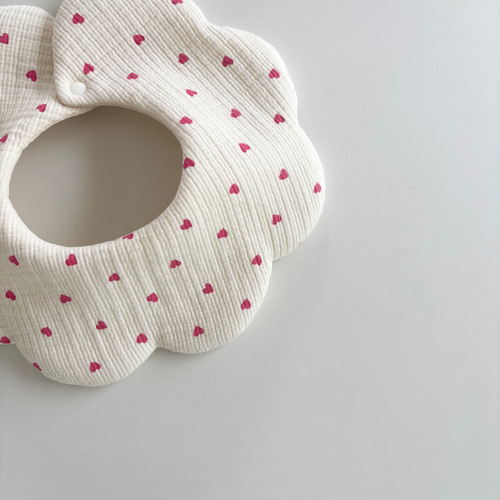 new❤︎mini heart bib❤︎ お名前刺繍＊名入れ＊花びらスタイ＊名入れ