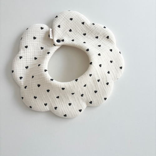 new❤︎mini heart bib❤︎ お名前刺繍＊名入れ＊花びらスタイ＊名入れ