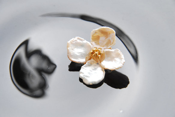 罌粟花瓣珍珠胸針 第1張的照片