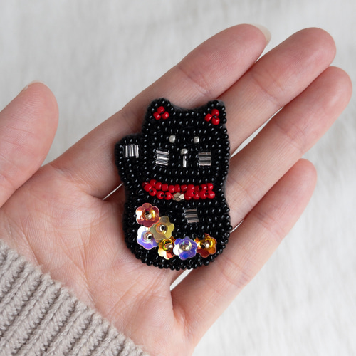 黒い招き猫のビーズ刺繍ブローチ/縁起物/ギフト/プレゼント/母の