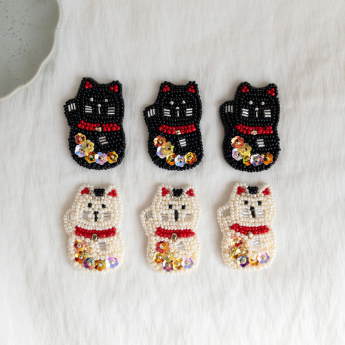 黒い招き猫のビーズ刺繍ブローチ/縁起物/ギフト/プレゼント/母の