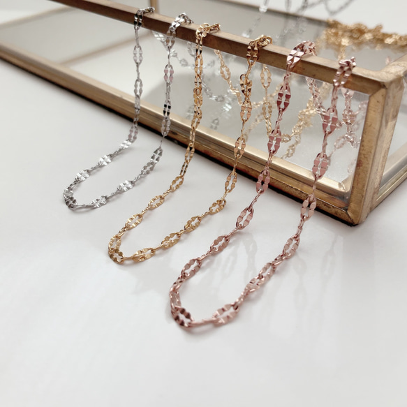 ピンクゴールドペタルチェーンネックレス/桜色　春　つけっぱなしOK サージカルステンレス　重ね付け　シンプル　さくら 9枚目の画像