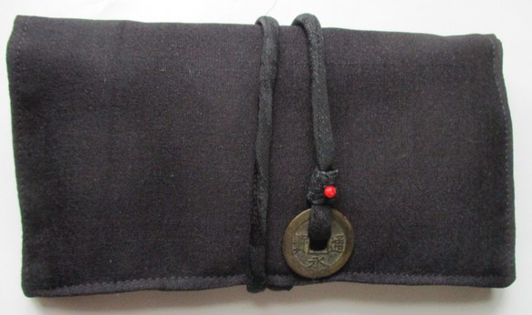 ７６１９　黒の紬の着物で作った和風財布・ポーチ＃送料無料 1枚目の画像