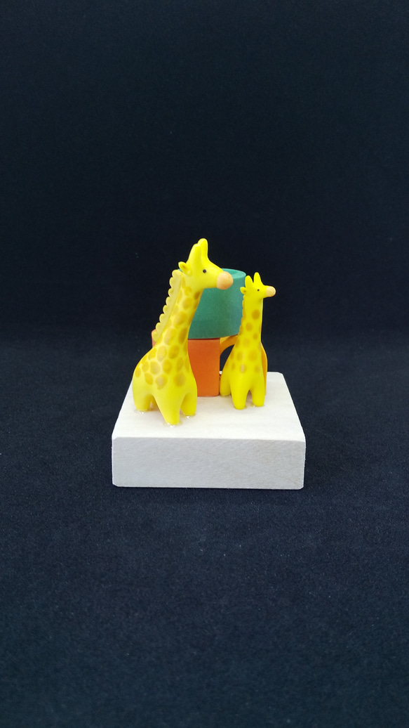 キリンのペン立て(緑橙黄) 4枚目の画像