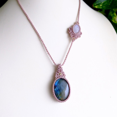 ラブラドライト・ムーンストーン天然石マクラメ編みペンダント