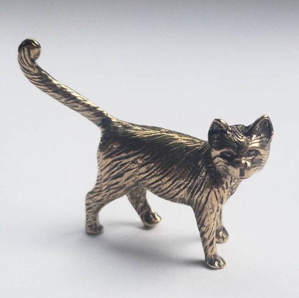 【送料無料】猫の置物 真鍮 メタリック 1枚目の画像