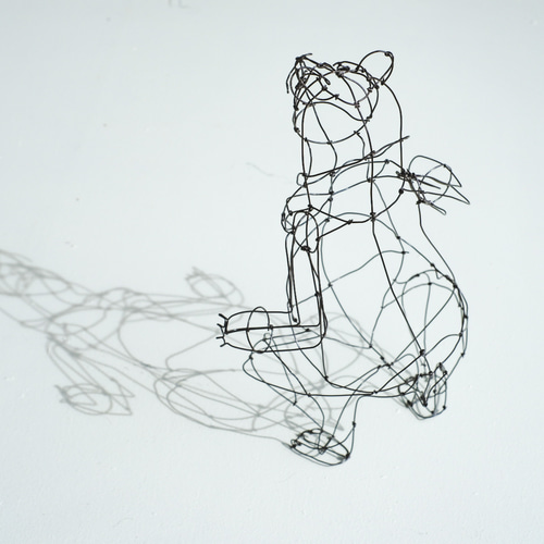 立体ワイヤーアート：クマ【1点もの】 立体・オブジェ みかんの