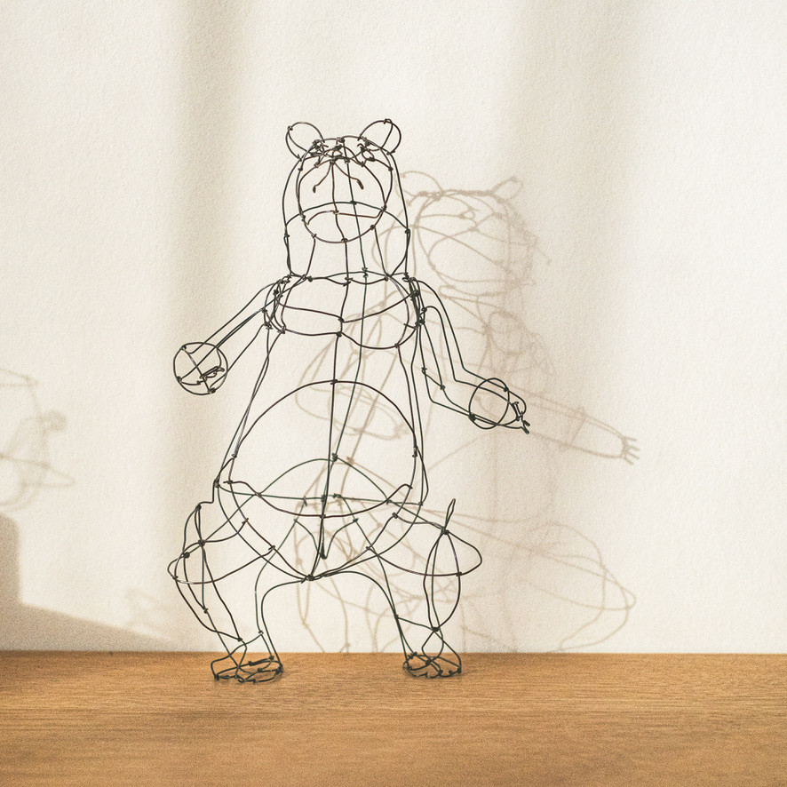 やさしいホッキョクグマのワイヤーアート やさしいホッキョクグマのワイヤーアート