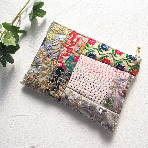 キラキラ⭐️　あんぱん＆インド刺繍リボンポーチ キラキラ⭐️ あんぱん＆インド刺繍リボンポーチ