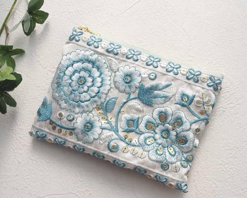 インド刺繍生地　ほわほわポーチ 生地変更あり】インド・インド刺繍生地 ポーチ・オフホワイト系