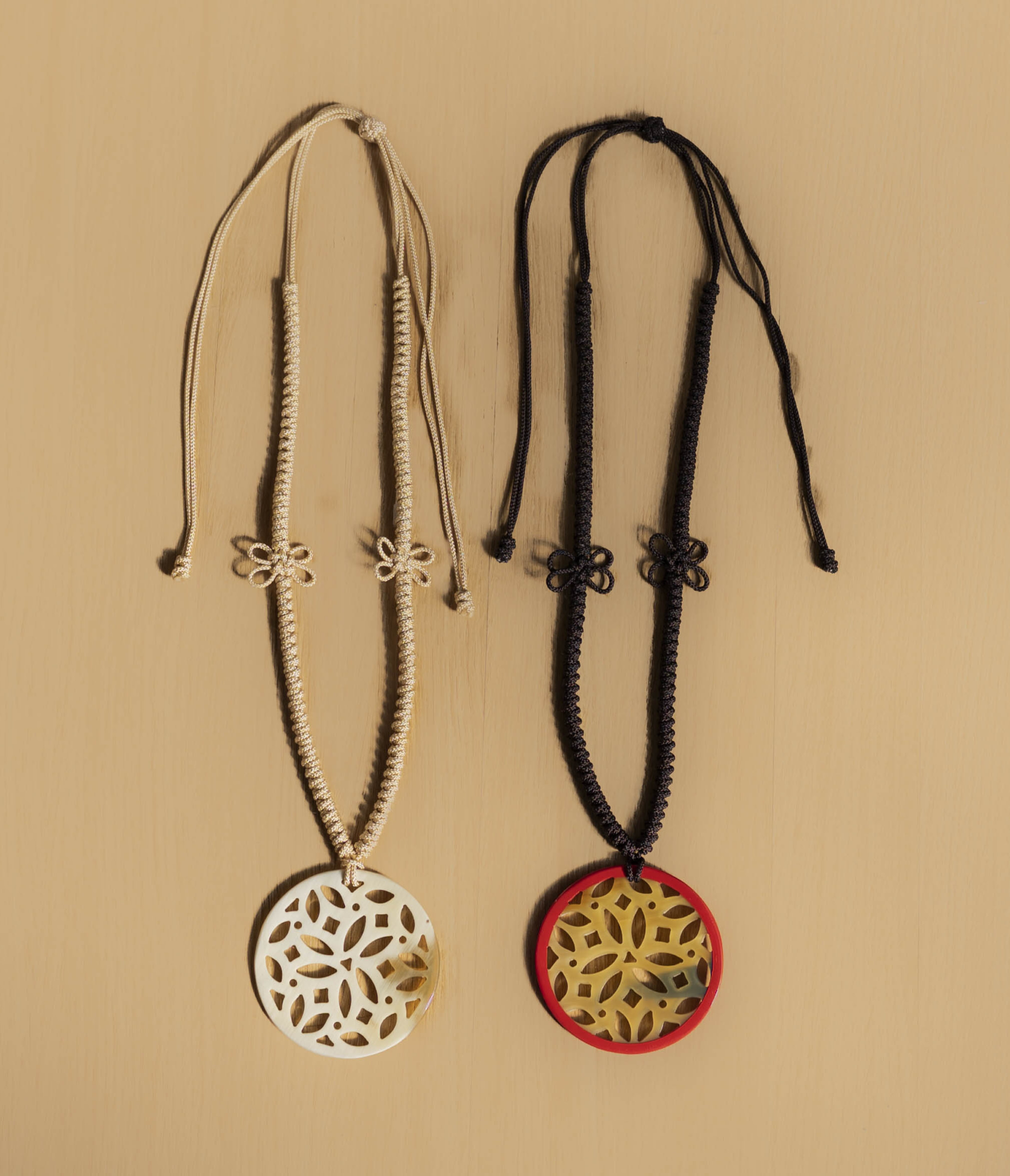 メドゥプ:水牛の角のチャームのネックレス※長さ調節可能:韓国飾り結び:組紐:マクラメ:水引:中国結び