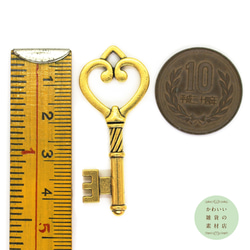 ハートの形の鍵の大きめチャーム（アンティークゴールド/ハートキー）3個セット #C-0240 4枚目の画像