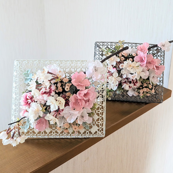 【桜花爛漫～Lace Frame Arrangement WHT/GRY】 アーティフィシャルフラワー お祝い ギフト 1枚目の画像