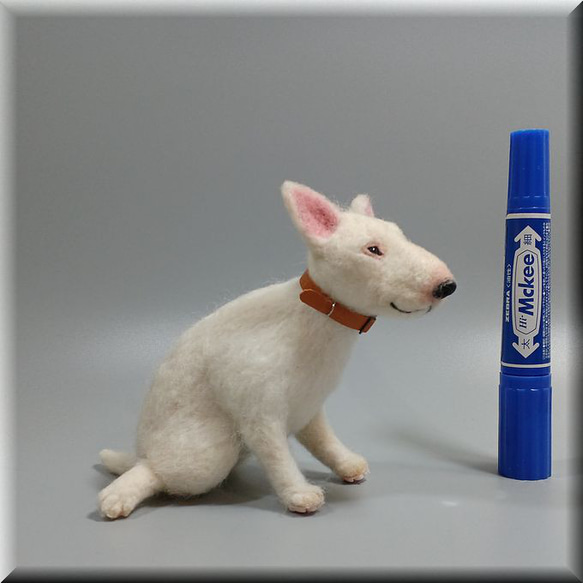 羊毛フェルト　犬　ブルテリア 犬フィギュア 1枚目の画像