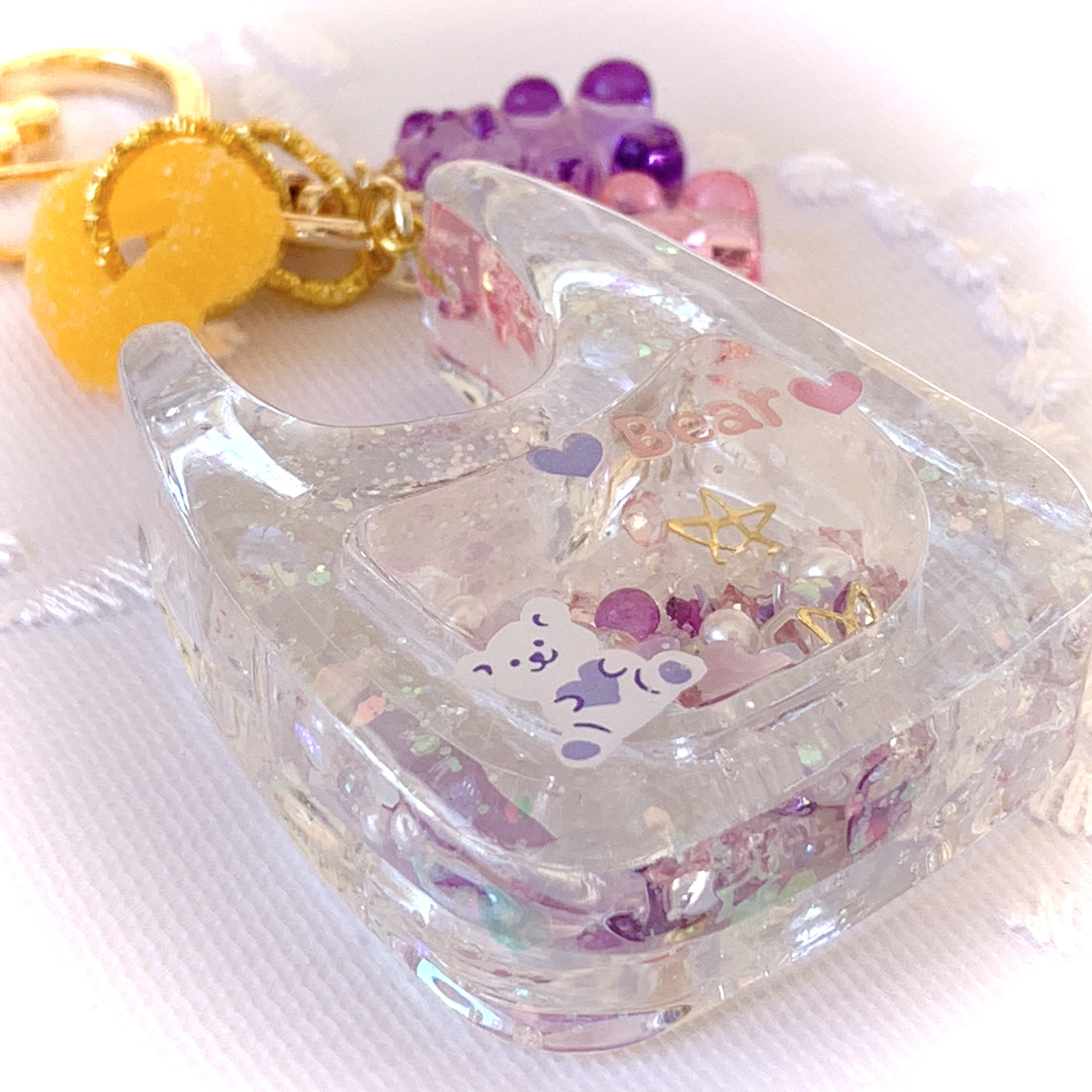 レジン 手描きアートくまちゃん レジン】ドライフラワーを封入してくまちゃんのキーホルダーを
