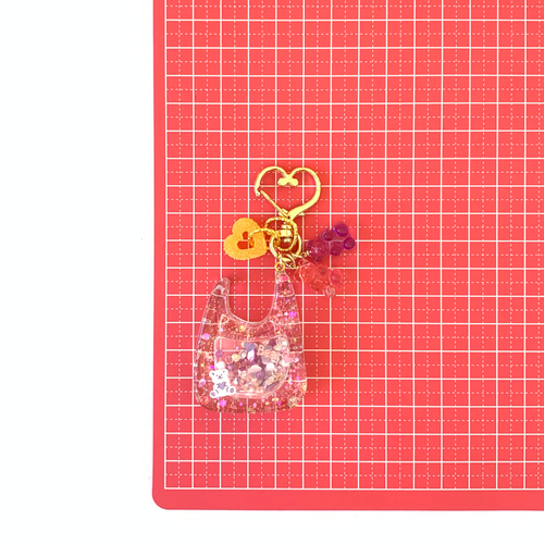 レジン キョロ三毛ちゃんのお花ひらひらワイヤーリングキーホルダー☺︎ くまちゃんのキラキラエコバッグ風レジンシェイカーキーホルダー